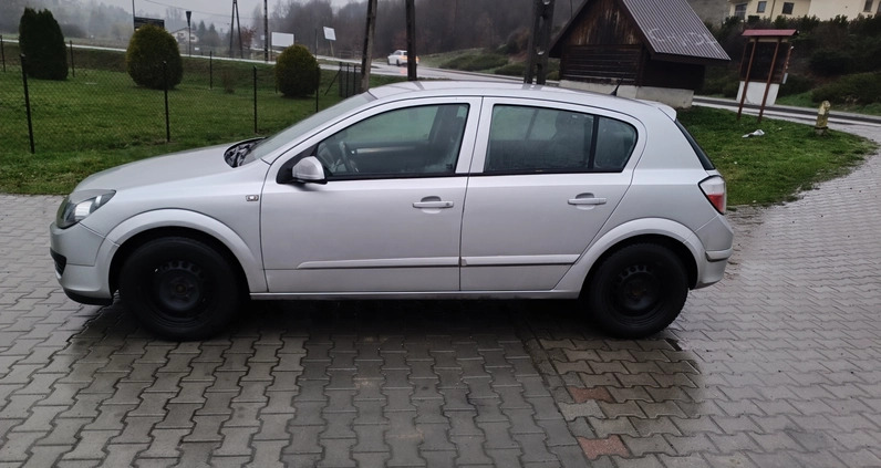 Opel Astra cena 8900 przebieg: 206230, rok produkcji 2006 z Wyszogród małe 137